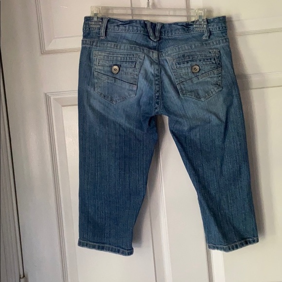 Aeropostale capris - Picture 2 of 2